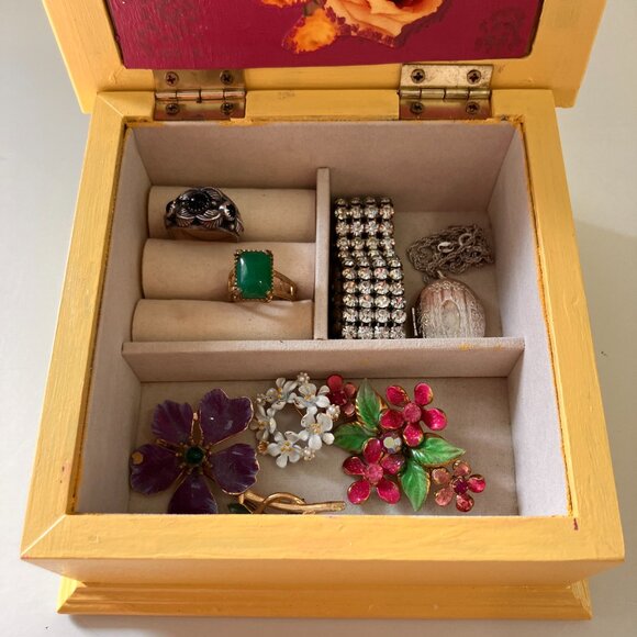 Vintage Wood Flower Jewelry Box - Découpage and Painted, 1980's - Picture 3 of 8